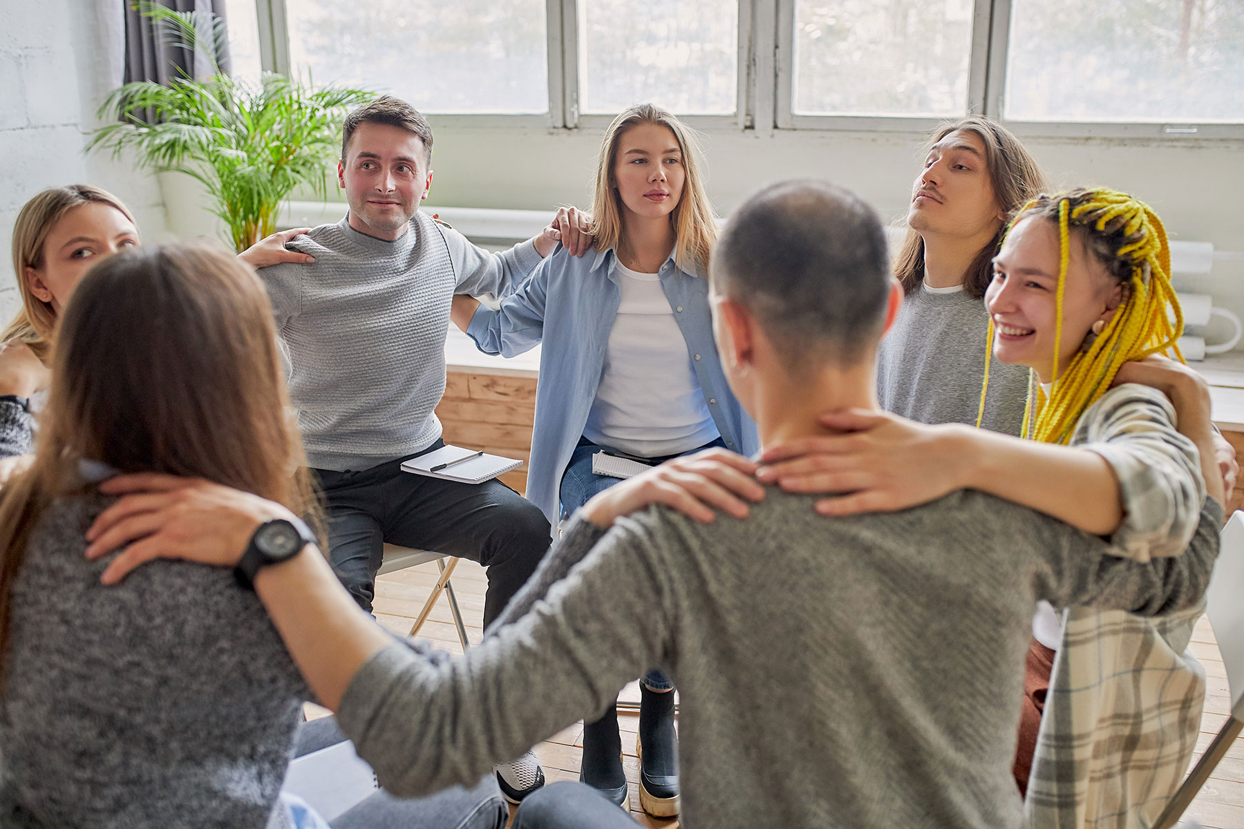 a group gathers in a new jersey alcohol rehab for treatment
