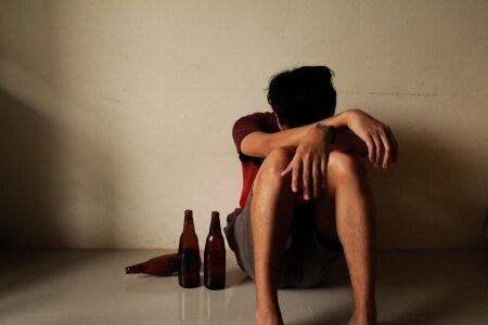 signs of alcohol addiction