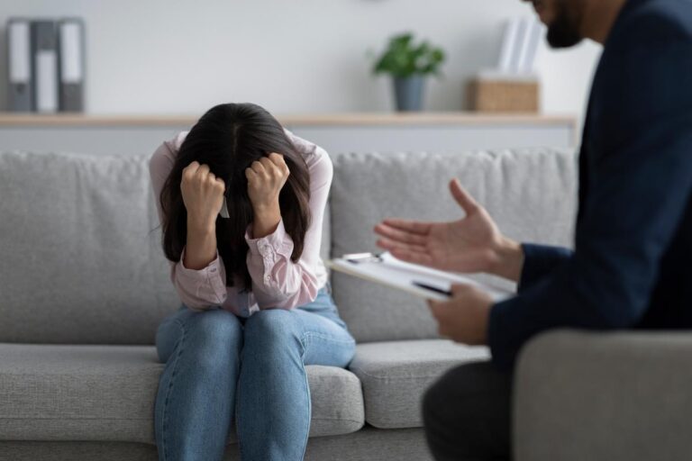 Common Signs of Alcohol Dependence A woman experiences the signs of alcohol dependence